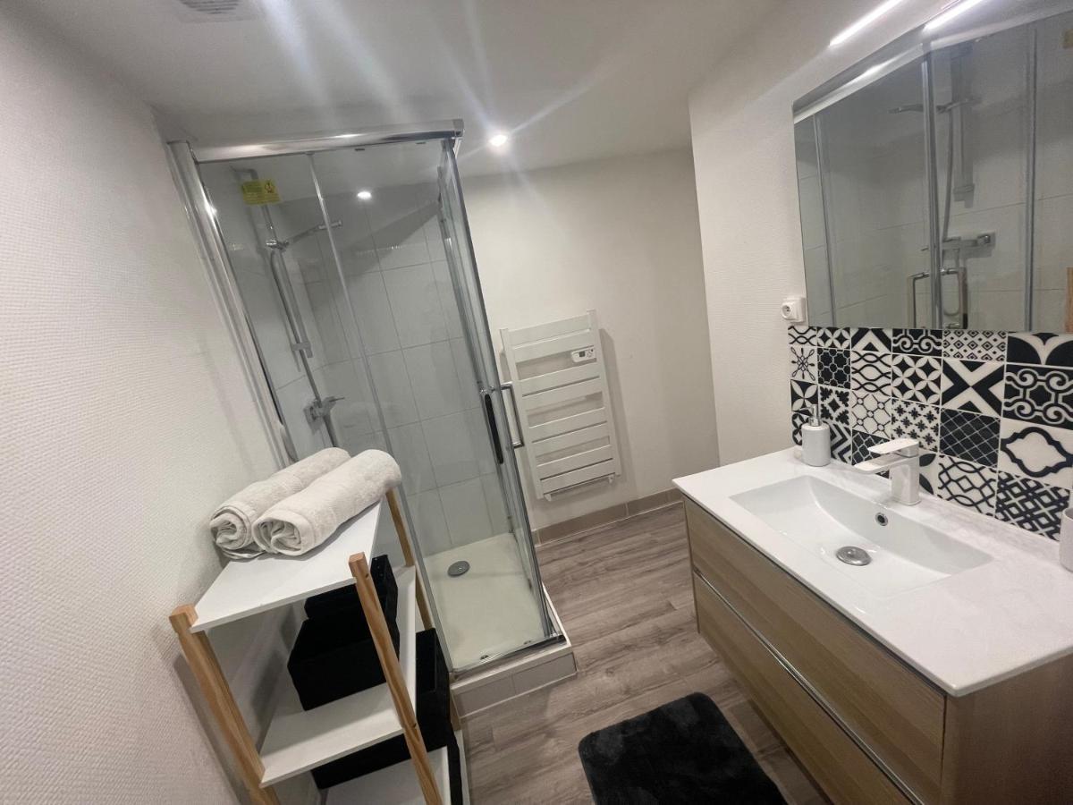 Le Boinot - Patio Privé, Wifi Débit, Netflix, Stationnement Gratuit * Niort