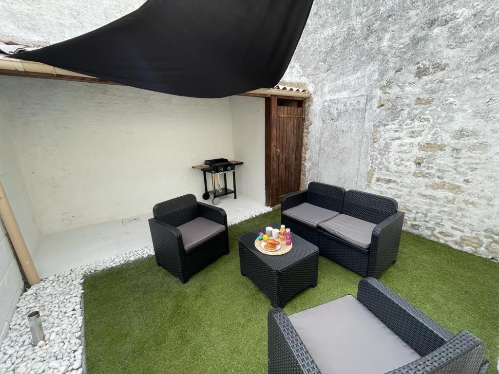 Le Boinot - Patio Privé, Wifi Débit, Netflix, Stationnement Gratuit Appartement Niort